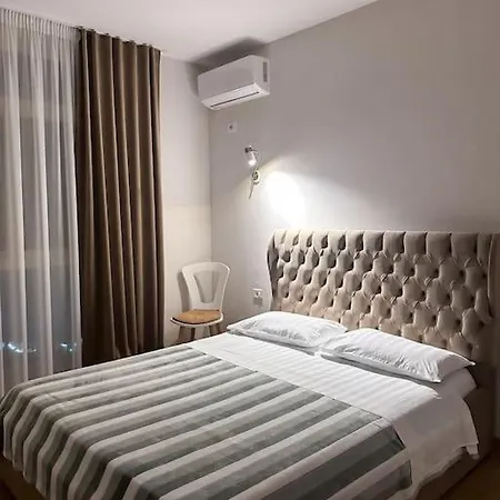 Elegant Rose Center Oasis * Tirana